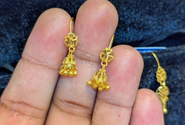 gold earrings jhumka designs