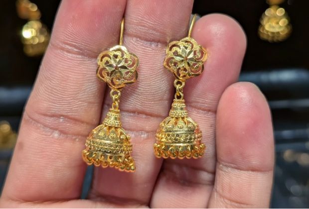 gold earrings jhumka designs for daily use