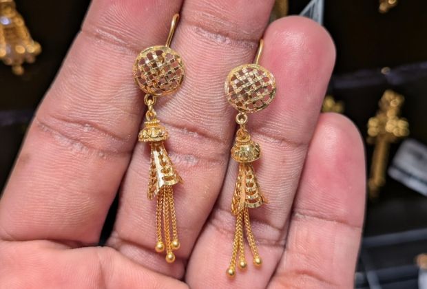 gold earrings jhumka designs for women