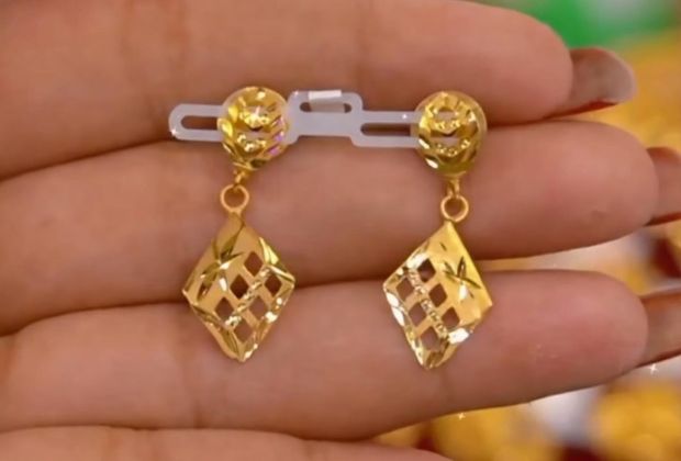 small gold earrings designs for daily use