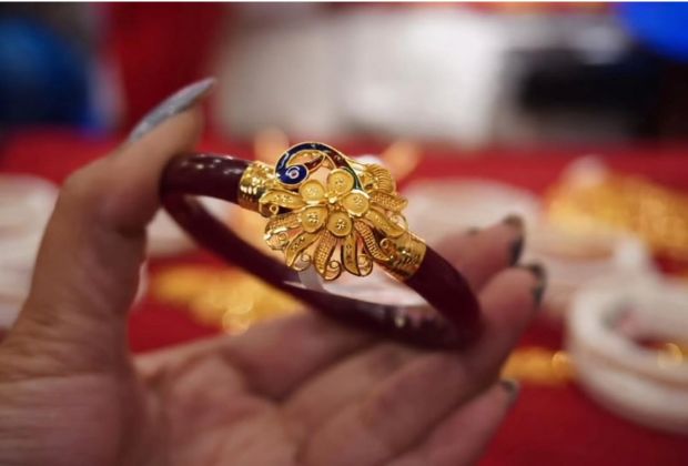 gold pola badhano design