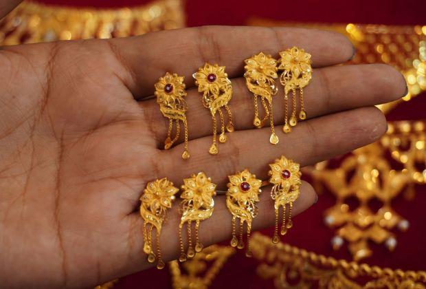 cute small gold earrings designs