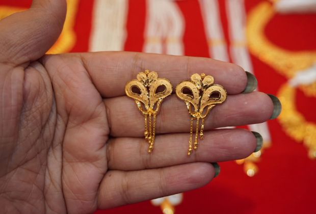unique gold earrings design