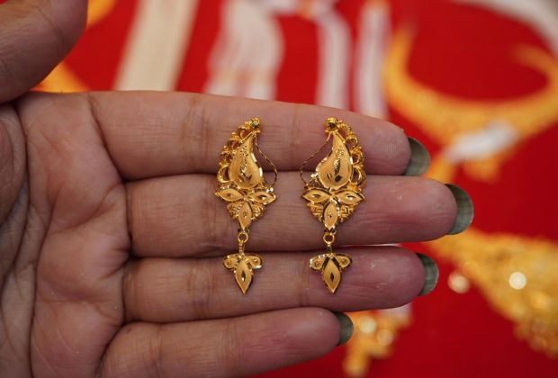 Gold earrings designs for marriage
