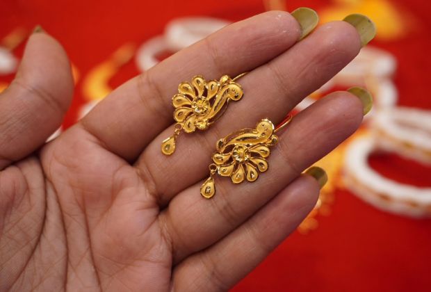 Gold earrings design photos