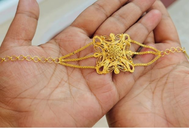 stylish gold bracelet designs for girls