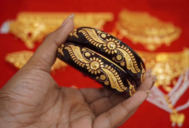 sankha pola gold design