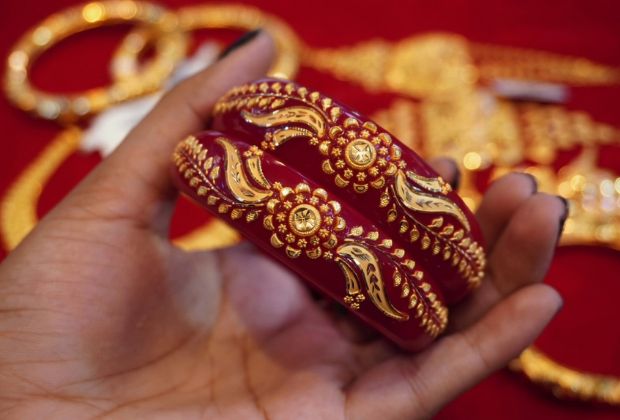 women's gold shakha pola design with price
