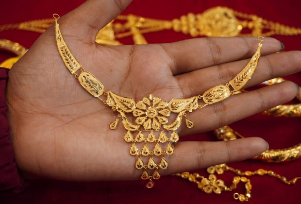 latest gold necklace designs 2022 with price