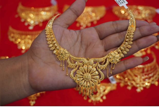 latest gold necklace designs 2023