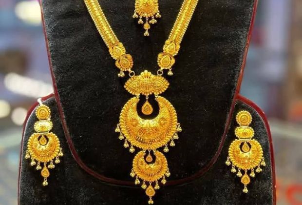 Modern simple gold choker necklace designs
