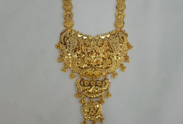 Simple gold necklace design