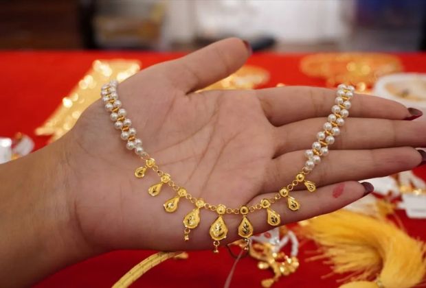 Latest gold necklace set designs with price