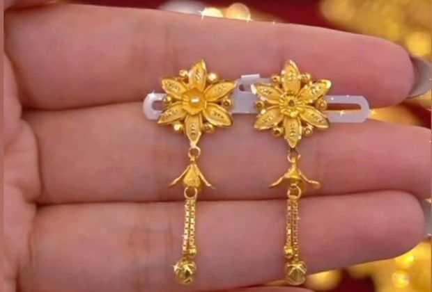 small gold earrings design