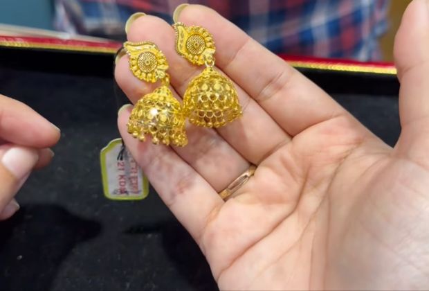 Women gold jhumka design new model