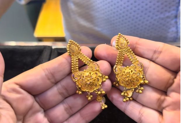 Women earring design gold simple