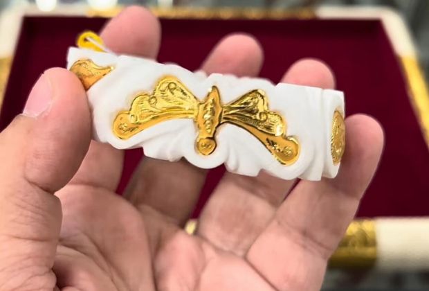 bangles gold with pola design